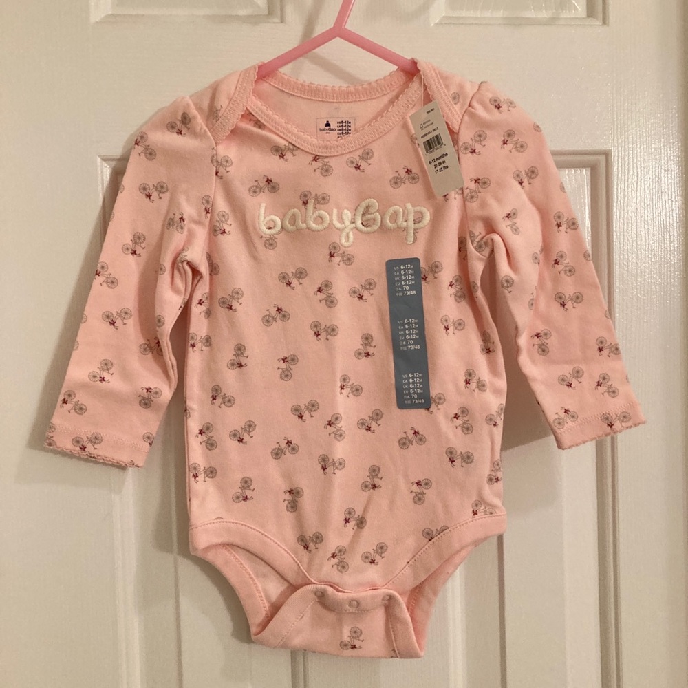 Gap baby long sleeve onsie 6-12 months NWT
